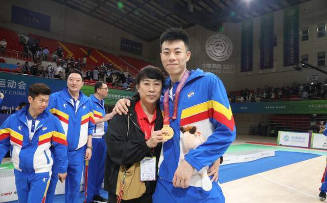 如今李现新片定档，能否再创事业辉煌？近日,由丽江市委宣传部、丽江市旅游发展委员会、丽江玉龙雪山省级旅游开发区管理委员会主办的中国;丽江首届;玉龙雪山杯微电影大赛获奖名单公布:作品《十六毫米,十六前面》以综合分数93.91获大赛一等奖10万奖金,《思念》《一个转身的距离》获二等奖,《守望雪山》《独居》《守护》获大赛三等奖,此外,最佳编剧、最佳摄影、最佳人气等8个奖项也相继揭晓,大赛获奖名单的公布也意味着大赛52万奖金全部;名花有主